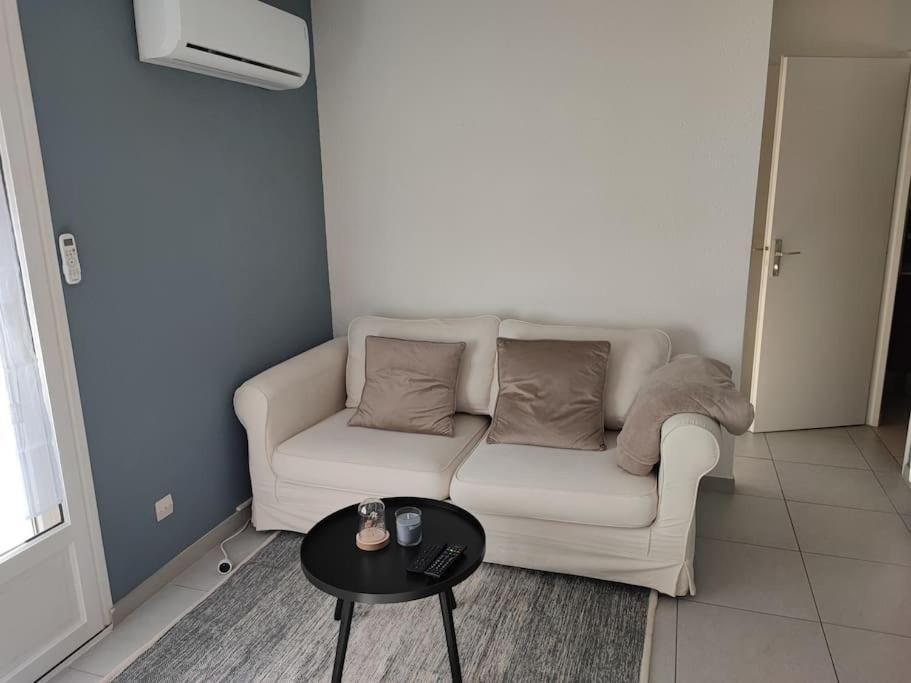 Charmant 2 Pieces A Aubenas 2Etoiles Apartment Luaran gambar