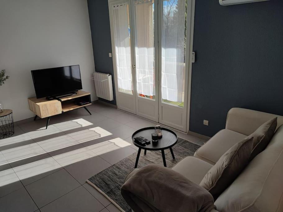 Charmant 2 Pieces A Aubenas 2Etoiles Apartment Luaran gambar